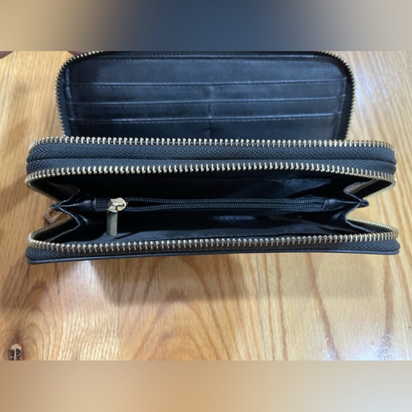 Beautiful Floral Wallet - Picture 3 of 9